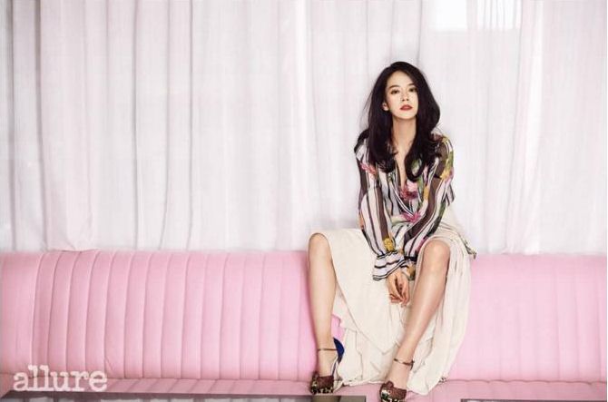 Gorgeous Song Ji Hyo For March Allure Couch Kimchi 0255